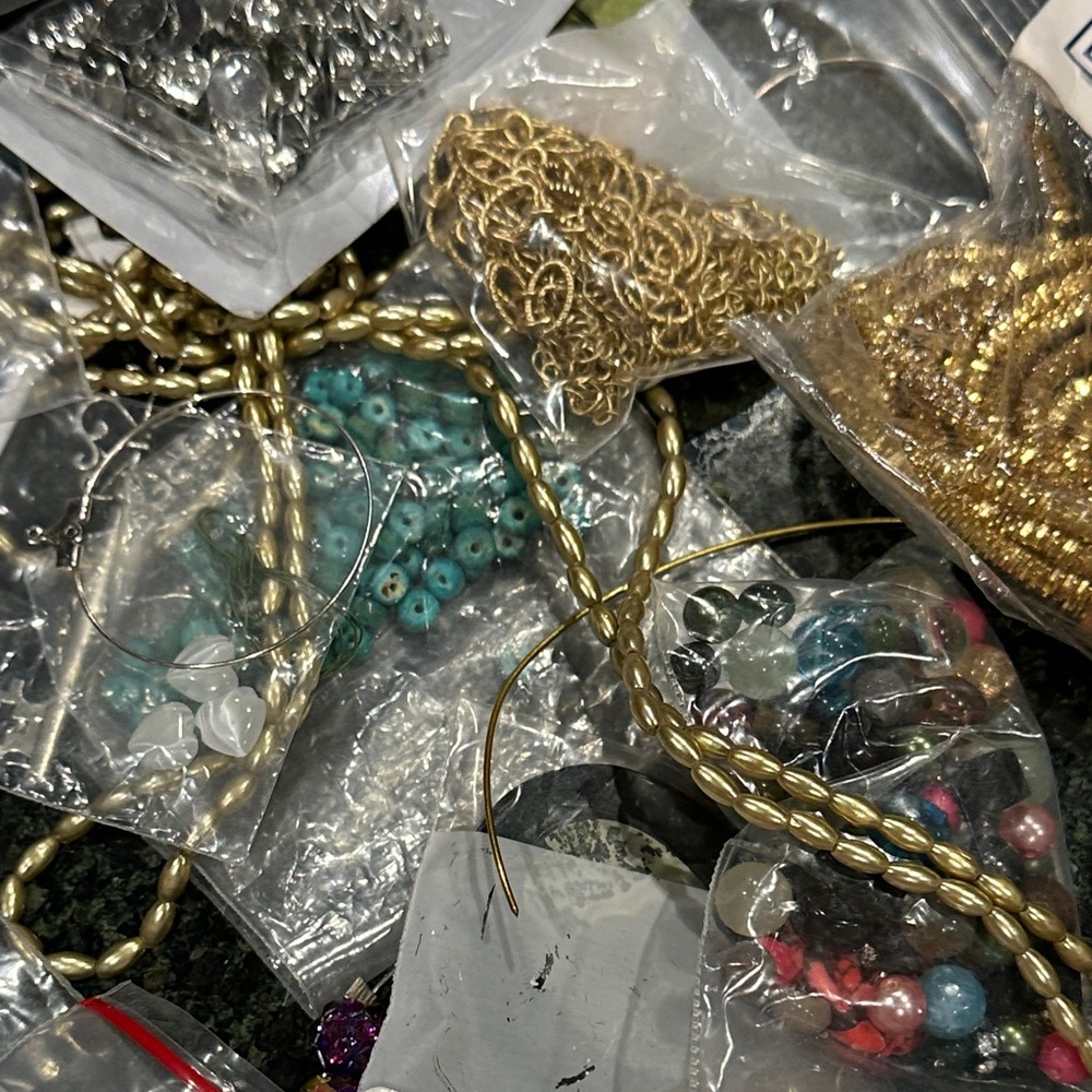 Huge lot jewelry making beads supplies findings crafts - Picture 11 of 12